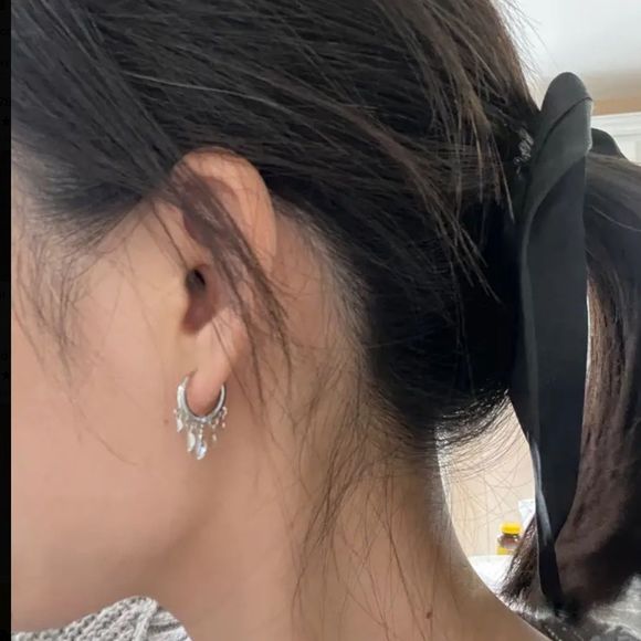 ⭐️Silver Petite tassel Hoop Huggies - Picture 9 of 13